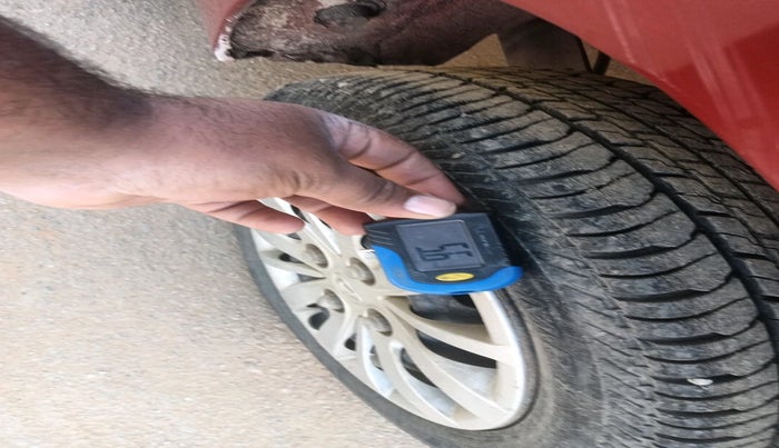 2012 Hyundai Eon MAGNA + LPG, Petrol, Manual, 65,968 km, tyre