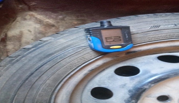 2012 Hyundai Eon MAGNA + LPG, Petrol, Manual, 65,968 km, tyre