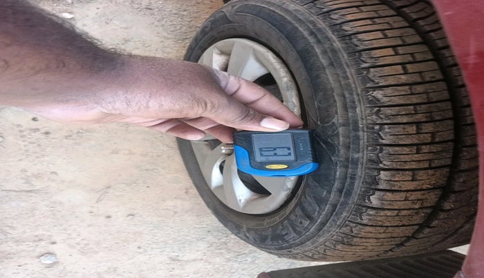 2012 Hyundai Eon MAGNA + LPG, Petrol, Manual, 65,968 km, tyre