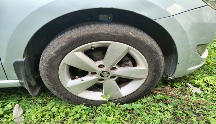 2016 Skoda Rapid 1.5 TDI CR STYLE PLUS AT, Diesel, Automatic, 1,70,893 km, tyre