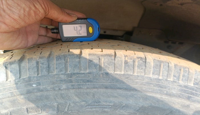 2011 Mahindra Scorpio SLE, Diesel, Manual, 3,24,203 km, tyre