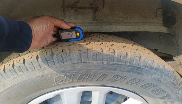 2011 Mahindra Scorpio SLE, Diesel, Manual, 3,24,203 km, tyre