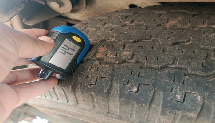 2011 Mahindra Scorpio SLE, Diesel, Manual, 3,24,203 km, tyre