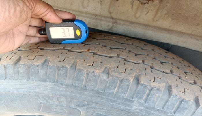 2011 Mahindra Scorpio SLE, Diesel, Manual, 3,24,203 km, tyre