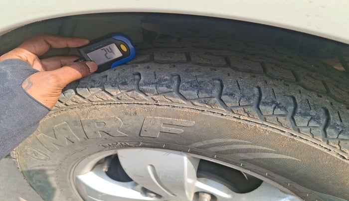 2013 Tata Safari Storme 2.2 VX 4X2, Diesel, Manual, 1,86,778 km, tyre