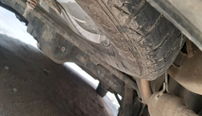 2013 Tata Safari Storme 2.2 VX 4X2, Diesel, Manual, 1,86,778 km, tyre