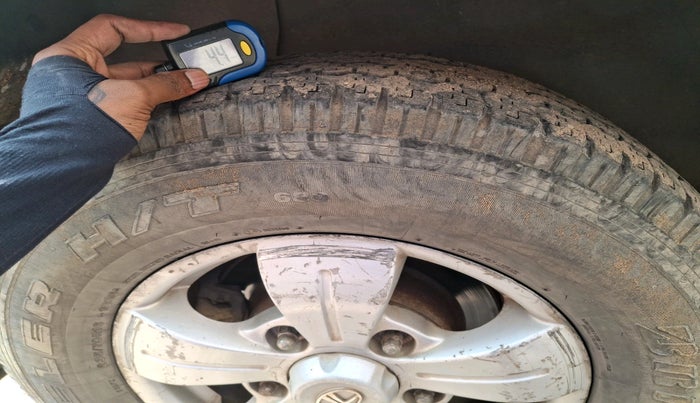 2013 Tata Safari Storme 2.2 VX 4X2, Diesel, Manual, 1,86,778 km, tyre