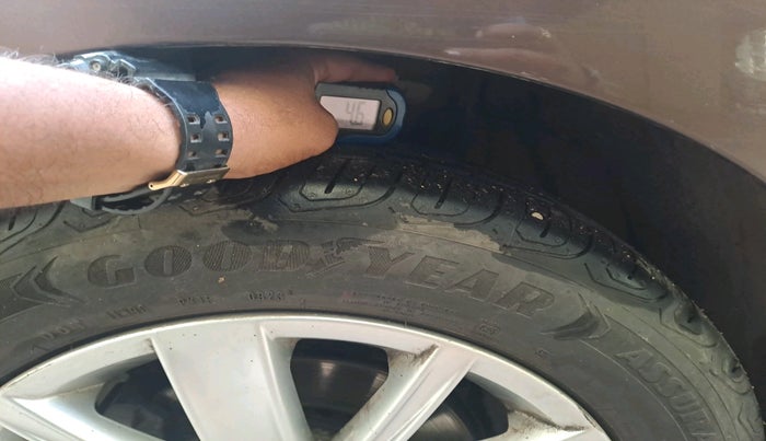 2016 Volkswagen Vento HIGHLINE PETROL AT, Petrol, Automatic, 97,356 km, tyre