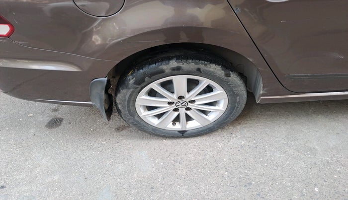 2016 Volkswagen Vento HIGHLINE PETROL AT, Petrol, Automatic, 97,356 km, tyre