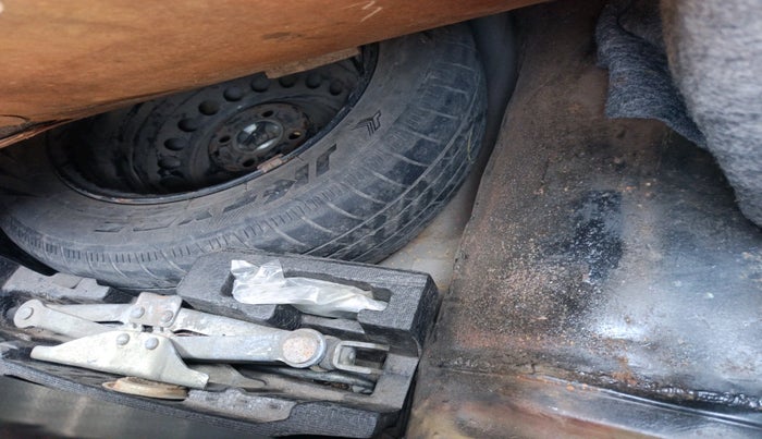 2014 Honda Amaze 1.2L I-VTEC S, Petrol, Manual, 1,21,552 km, tyre