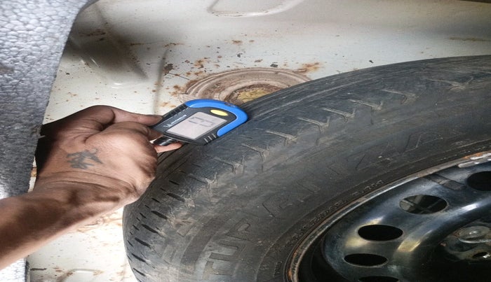 2010 Maruti SX4 VXI CNG, Petrol, Manual, 90,053 km, tyre