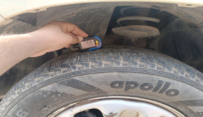 2015 Renault Duster RXL PETROL, Petrol, Manual, 57,328 km, tyre