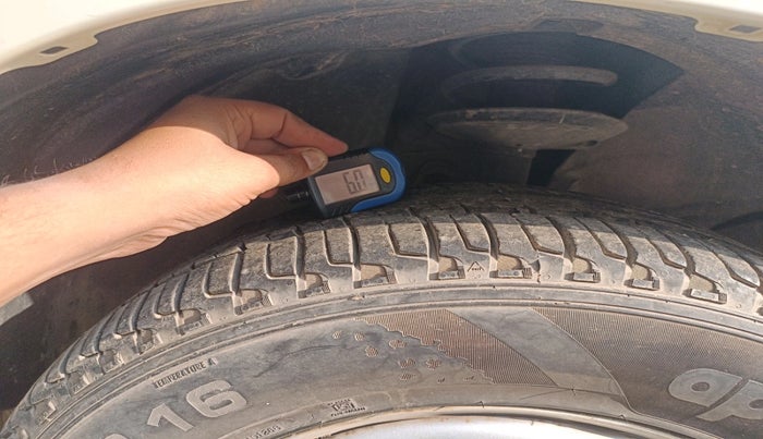 2015 Renault Duster RXL PETROL, Petrol, Manual, 57,328 km, tyre