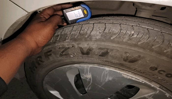 2014 Maruti Celerio VXI CNG, Petrol, Manual, 2,75,981 km, tyre