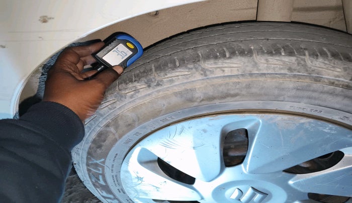 2014 Maruti Celerio VXI CNG, Petrol, Manual, 2,75,981 km, tyre