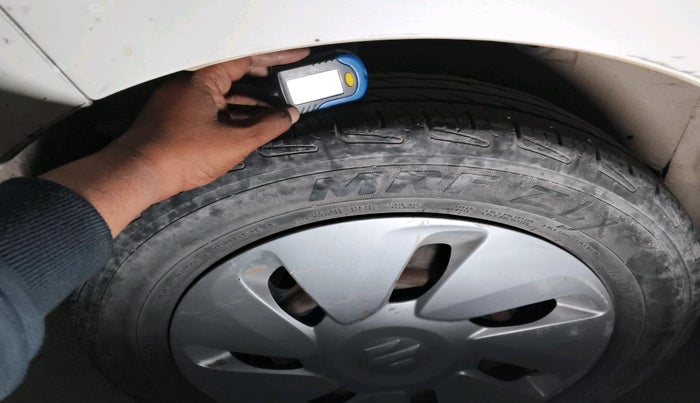 2014 Maruti Celerio VXI CNG, Petrol, Manual, 2,75,981 km, tyre