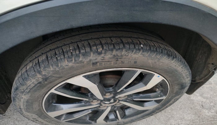 2019 Mahindra XUV300 W8 (O) 1.5 DIESEL AMT, Diesel, Automatic, 89,438 km, tyre