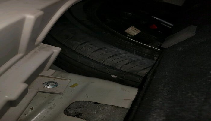 2019 Mahindra XUV300 W8 (O) 1.5 DIESEL AMT, Diesel, Automatic, 89,438 km, tyre