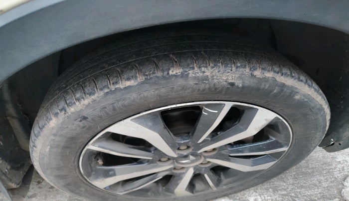 2019 Mahindra XUV300 W8 (O) 1.5 DIESEL AMT, Diesel, Automatic, 89,438 km, tyre