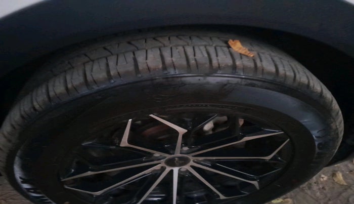 2023 Mahindra XUV700 AX 7 LUXURY D AWD AT 7 STR, Diesel, Automatic, 54,944 km, tyre