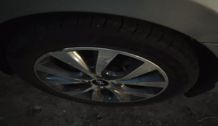 2013 Hyundai Verna FLUIDIC 1.6 VTVT SX, Petrol, Manual, 1,25,975 km, tyre