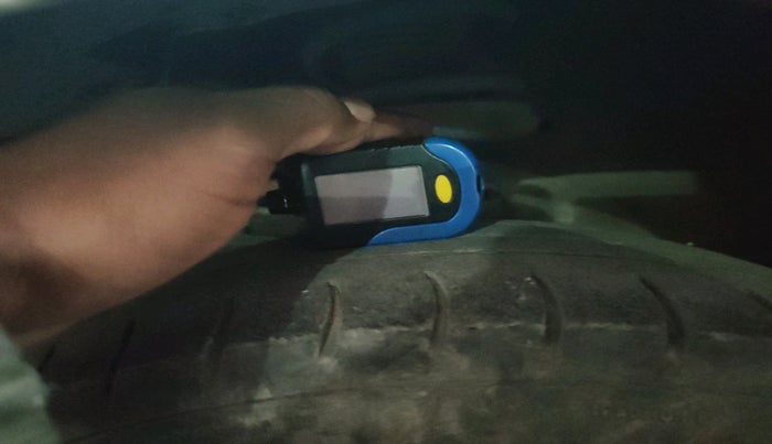 2017 Maruti Swift Dzire VXI (O), Petrol, Manual, 1,58,944 km, tyre