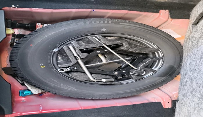 2020 Tata ALTROZ XT PETROL, Petrol, Manual, 80,263 km, tyre