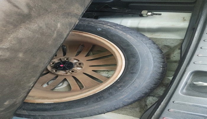 2018 Hyundai Tucson 2WD AT GL PETROL , Petrol, Automatic, 1,32,082 km, tyre