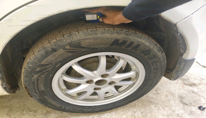 2015 Maruti Swift Dzire VDI, Diesel, Manual, 1,98,500 km, tyre