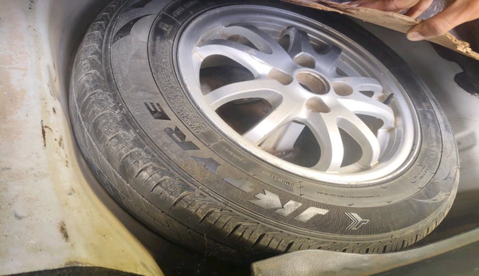 2015 Maruti Swift Dzire VDI, Diesel, Manual, 1,98,500 km, tyre