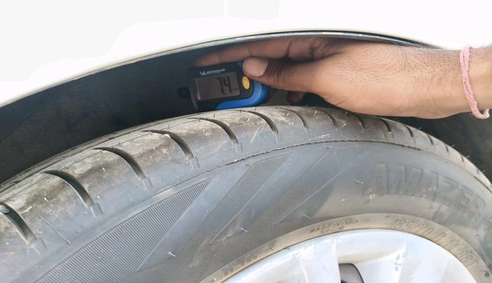 2013 Hyundai i20 MAGNA 1.2, Petrol, Manual, 1,38,431 km, tyre