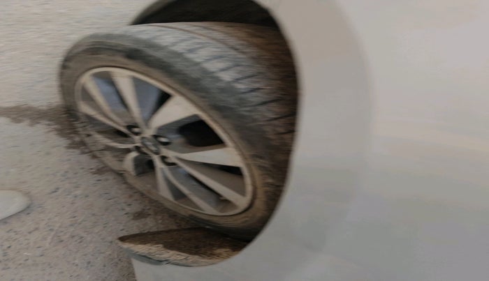 2015 Hyundai Verna FLUIDIC 4S 1.6 VTVT S(O), Petrol, Manual, 56,658 km, tyre