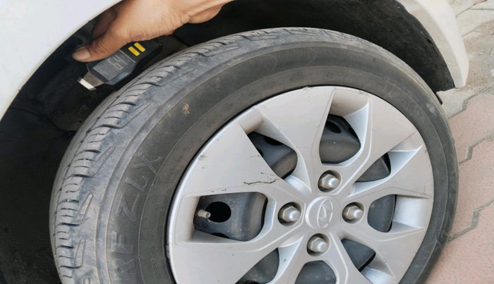 2014 Hyundai Xcent S 1.2, Petrol, Manual, 60,099 km, tyre