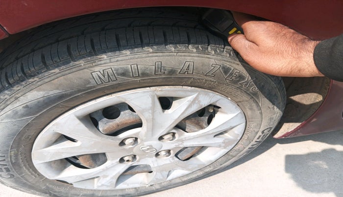 2015 Hyundai Grand i10 SPORTZ 1.1 CRDI, Diesel, Manual, 1,27,804 km, tyre