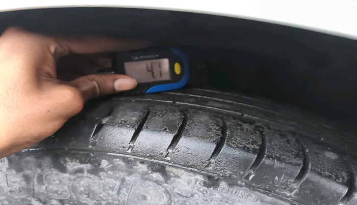 2022 Maruti Dzire VXI CNG, Petrol, Manual, 72,446 km, tyre