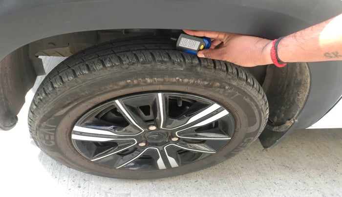 2023 Renault Kwid CLIMBER 1.0 AMT Dual Tone , Petrol, Automatic, 4,161 km, tyre