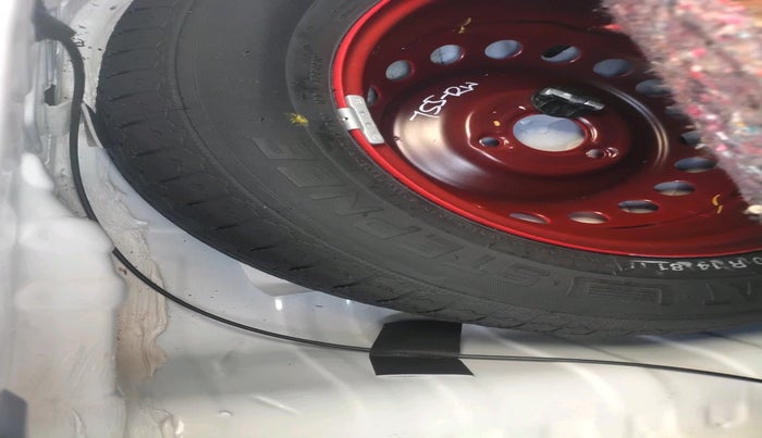 2023 Renault Kwid CLIMBER 1.0 AMT Dual Tone , Petrol, Automatic, 4,161 km, tyre