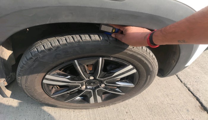 2023 Renault Kwid CLIMBER 1.0 AMT Dual Tone , Petrol, Automatic, 4,161 km, tyre