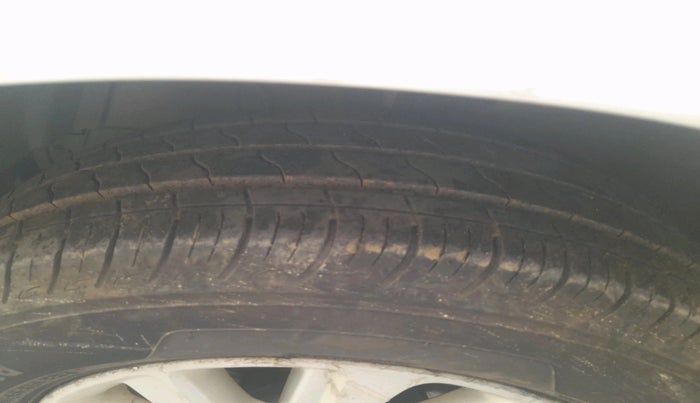 2015 Maruti Swift Dzire ZXI, Petrol, Manual, 39,205 km, tyre