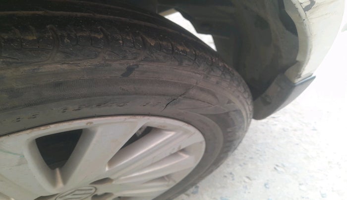 2015 Maruti Swift Dzire ZXI, Petrol, Manual, 39,205 km, tyre