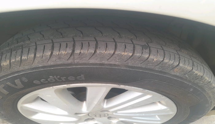 2015 Maruti Swift Dzire ZXI, Petrol, Manual, 39,205 km, tyre