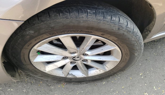 2014 Skoda Superb ELEGANCE 2.0 TDI CR AT, Diesel, Automatic, 1,50,723 km, tyre