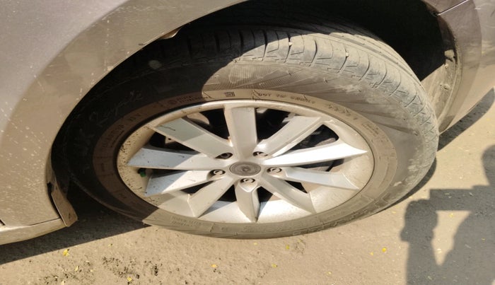 2014 Skoda Superb ELEGANCE 2.0 TDI CR AT, Diesel, Automatic, 1,50,723 km, tyre