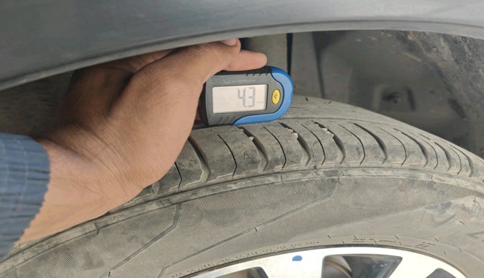 2017 Maruti S Cross ALPHA 1.3, Diesel, Manual, 96,858 km, tyre