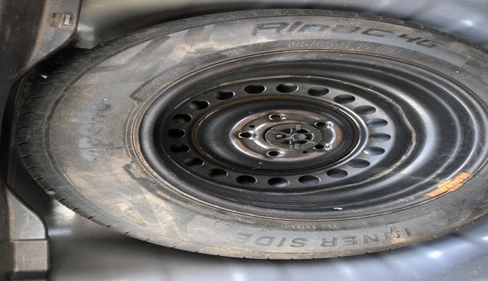 2022 Hyundai VENUE S 1.2, Petrol, Manual, 67,445 km, tyre