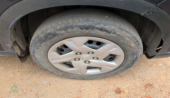 2022 Hyundai VENUE S 1.2, Petrol, Manual, 67,445 km, tyre