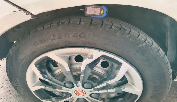 2015 Honda Amaze 1.5L I-DTEC E, Diesel, Manual, 1,16,454 km, tyre