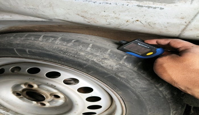 2015 Honda Amaze 1.5L I-DTEC E, Diesel, Manual, 1,16,454 km, tyre