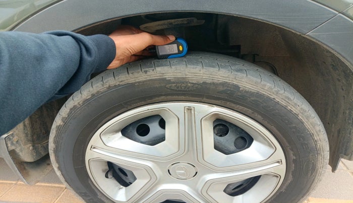 2022 Tata NEXON XZ PETROL, Petrol, Manual, 26,000 km, tyre