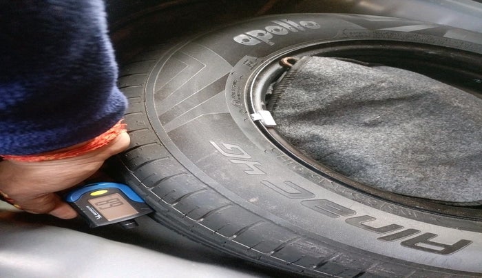 2021 Hyundai VENUE S 1.2, Petrol, Manual, 31,526 km, tyre